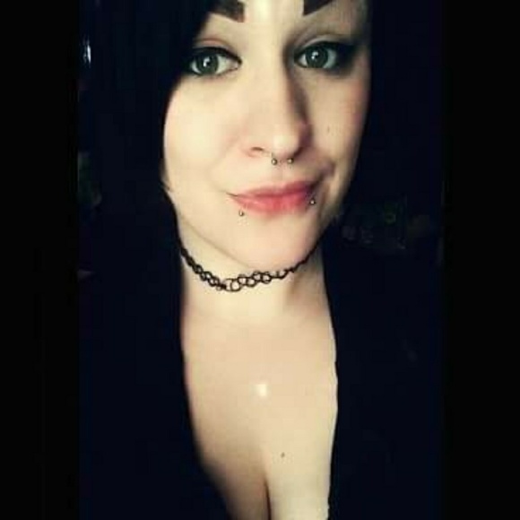 Meet your Posher, Elizabeth - Picture 3 of 3